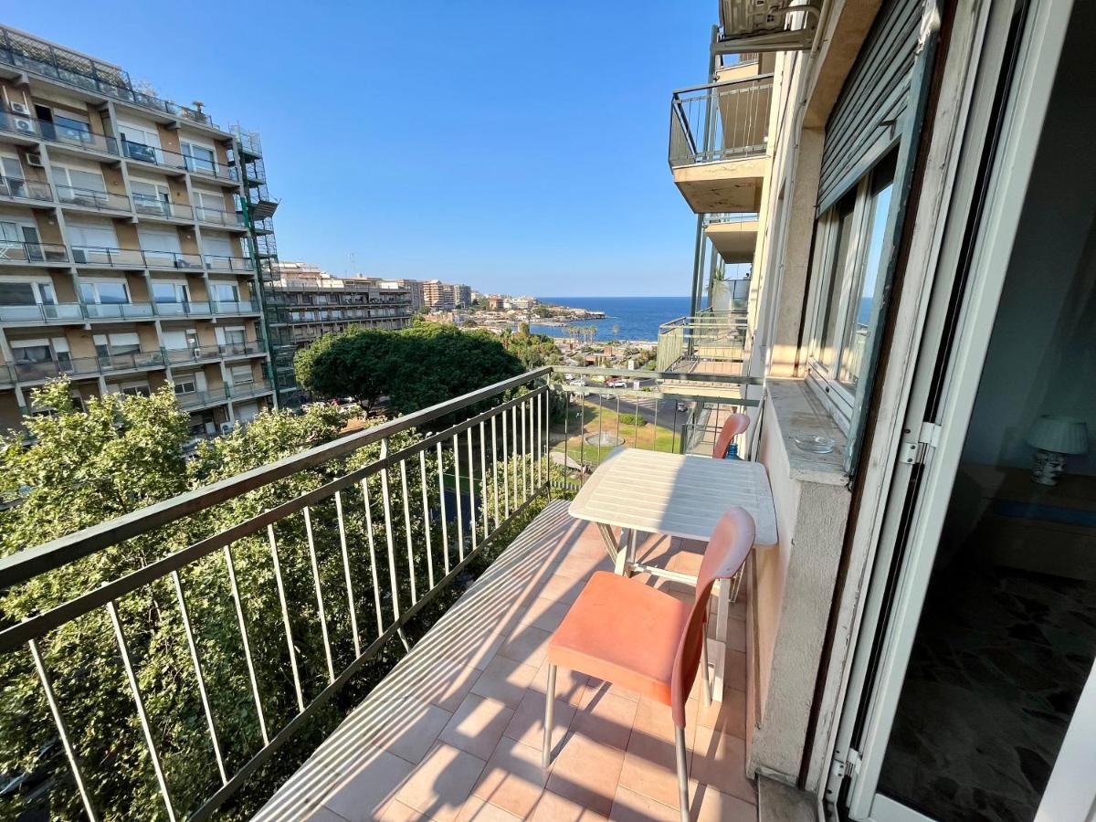 Sea View Holiday Apartment Катания Екстериор снимка